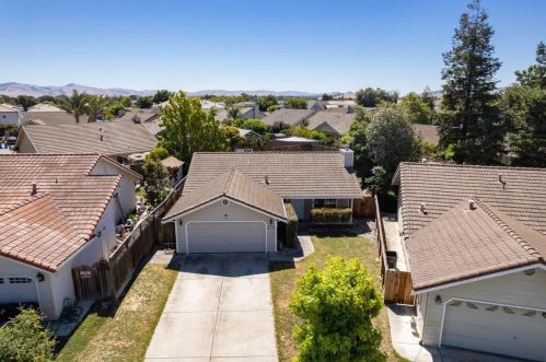 681 Spg Dr, Hollister CA  95023-3468 exterior