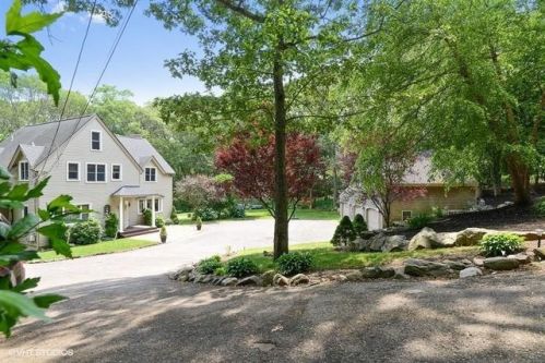 297 Walmsley Ln, South Kingstown, RI 02874-3617