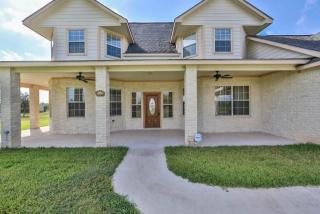 1647 Peschel Ln, Sealy, TX 77474-8663