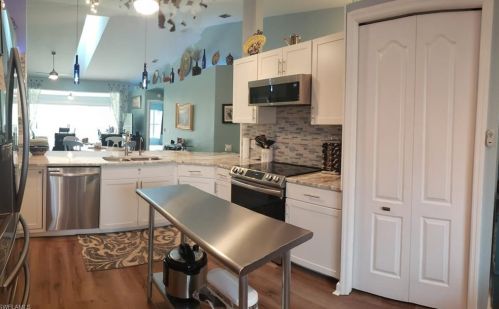 524 Lake Louise Cir, Naples, FL 34110-8033
