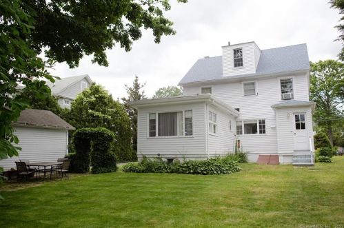 819 Cleveland Ave, Bridgeport CT 06606-5289 exterior