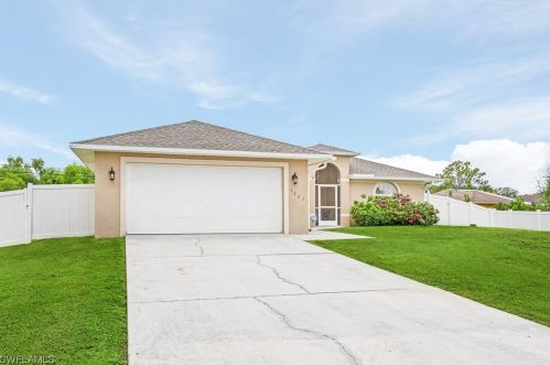 3905 5th St, Lehigh Acres, FL 33976-2571
