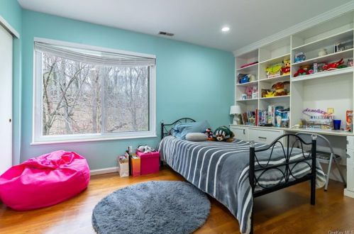 12 Brookwood Rd, New Rochelle NY  10804-1841 exterior