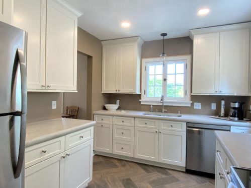 569 Greenland Ave, Oconomowoc, WI 53066-2816