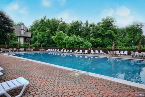 3710 Mark Twain Way, Mahwah NJ  07430-3477 exterior