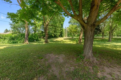 1443 Mount Ct, Hubertus WI  53033-9626 exterior
