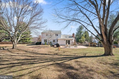 1104 Yankee Dr, Downingtown, PA 19335-3817