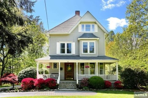 221 Franklin Tpke, Allendale, NJ 07401-2211