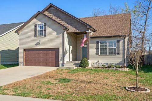 3629 Fox Tail Dr, Clarksville, TN 37040-6247