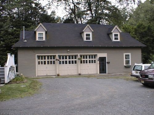 207 Holly St, Cranford NJ  07016-2134 exterior