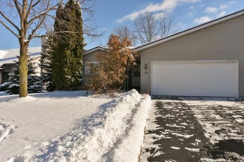1027 Lous Way, Slinger WI  53086-9360 exterior