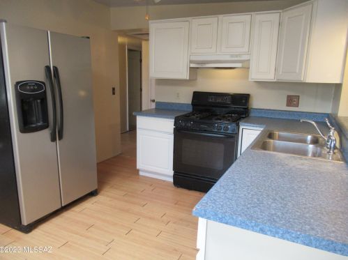 1202 Mcmillan St, Tucson, AZ 85705-2521