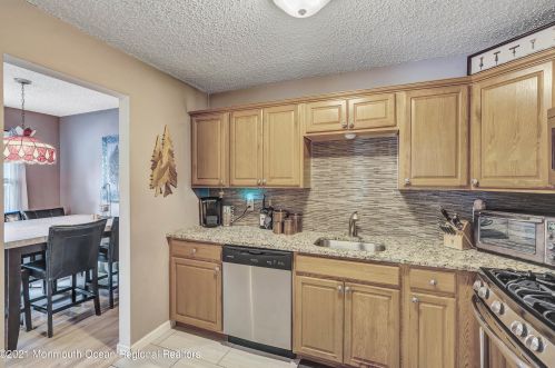 1706 Dahlia Ct, Jackson Twp NJ  08527-4133 exterior