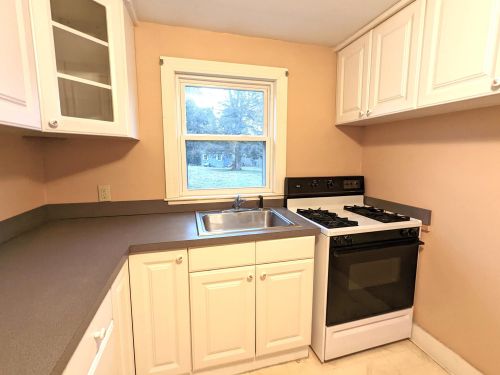 97 Wheeler Ave, Salem NH  03079-3494 exterior