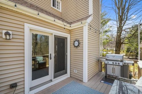 229 Sandpiper Ct, Yorktown Hgts NY  10598-1968 exterior