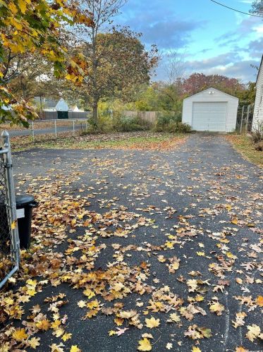181 Mark Tree Rd, South Setauket, NY 11720-2237