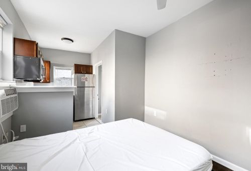 621 18th St, Philadelphia PA  19130-3301 exterior