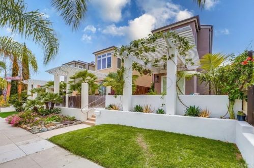 4060 Sequoia St, San Diego, CA 92109-6161