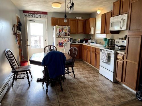 175 Kilvert St, Warwick, RI 02886-1325