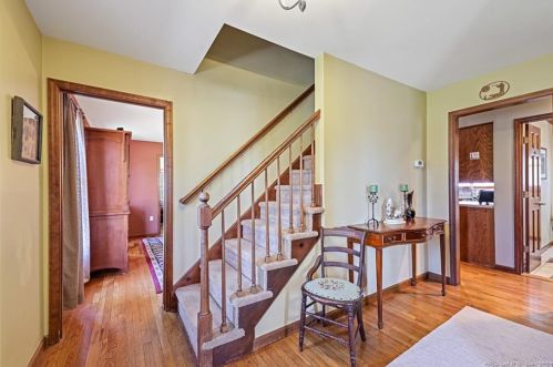 59 Colonial Ridge Dr, Gaylordsville, CT 06755-1004