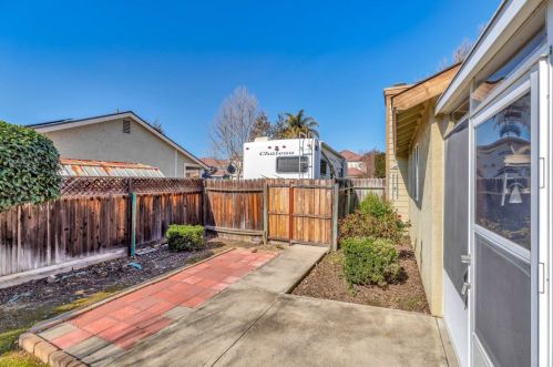 631 Talbot Dr, Hollister CA  95023-5637 exterior