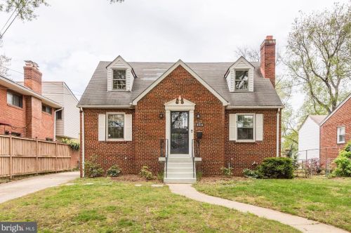 4014 Lane Pl, Washington, DC 20019-1934