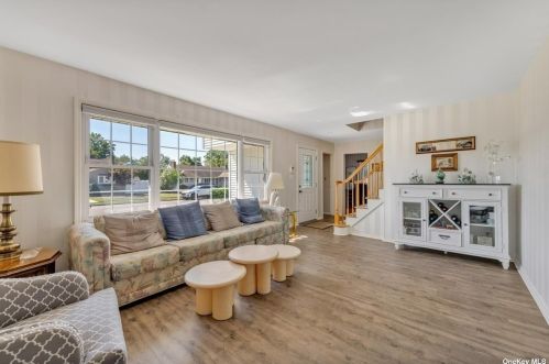 3473 Heather Ln, North Wantagh, NY 11793-2616