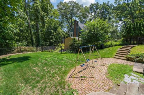 9 Doris Ct, Northport NY  11768-2000 exterior