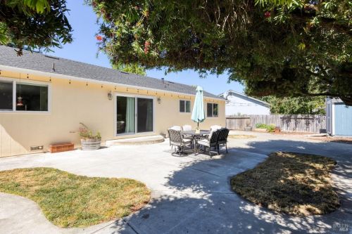 2355 Maria Luz Ct, Santa Rosa CA  95401-6432 exterior