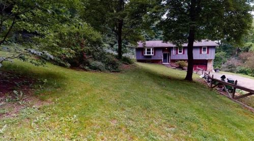 103 Pikes Cor, Beaver Falls, PA 15010-8526