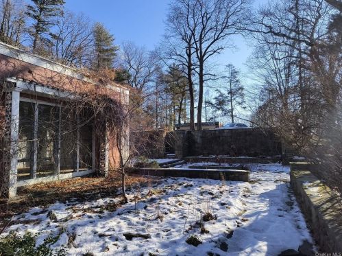 72 Lookout Rd, Tuxedo Park, NY 10987-4035