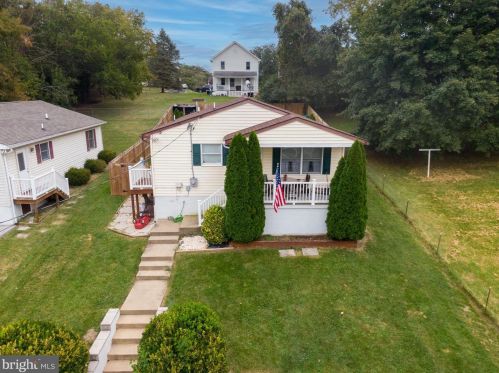 424 Hupp St, Strasburg, VA 22657-2112