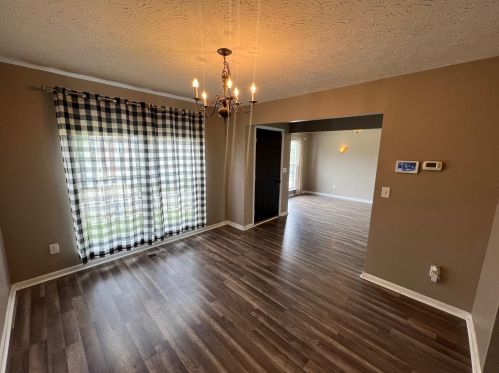 1733 Greatwood Dr, Florence KY  41042-8121 exterior