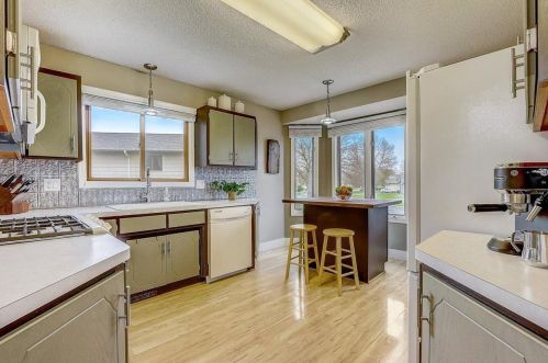 2208 Grimm Rd, Chaska, MN 55318-2869