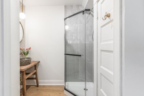 318 New Castle St, Zelienople PA  16063-1336 exterior