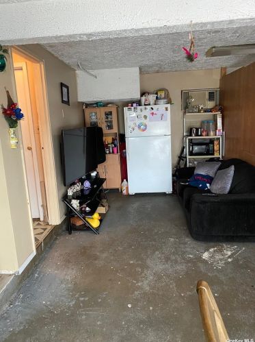 1111 Straight Path, Babylon NY  11704-2311 exterior