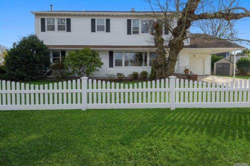 98 Shore Rd, Amityville, NY 11701-4233
