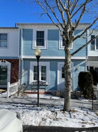 703 Williamsburg Dr, Mahopac, NY 10541-2847