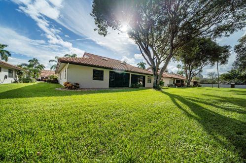 6376 Kings Gate Cir, Delray Beach FL  33484-2429 exterior