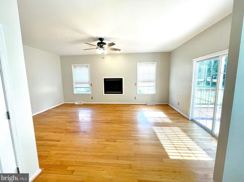 32 Pin Oak Dr, Dover DE  19904-2373 exterior