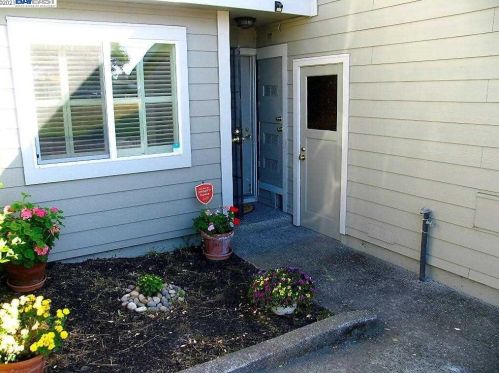 25083 Oakridge Ct, Hayward CA  94541-6938 exterior