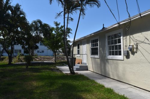 2400 Oswego Ave, West Palm Beach, FL 33409-5163