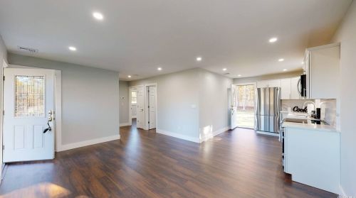 81 Country Rd, West Hampton Beach, NY 11978-1508