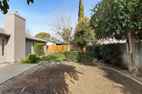 548 Denise Dr, Ripon CA  95366-2808 exterior