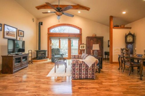 114 Waverly Dr, Cambridge, WI 53523-9254
