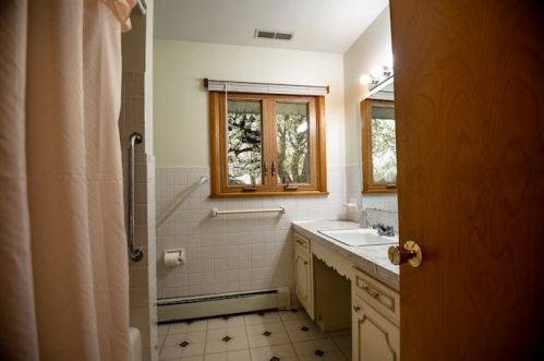 1049 Wilhelm Rd, Hermitage PA  16148-3746 exterior