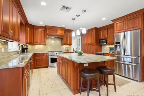 90 Scarlet Oak Dr, Wilton, CT 06897-1013