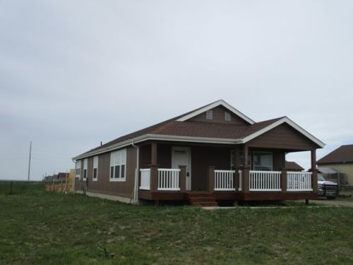 13836 Cottonwood St, Williston ND  58801-8965 exterior