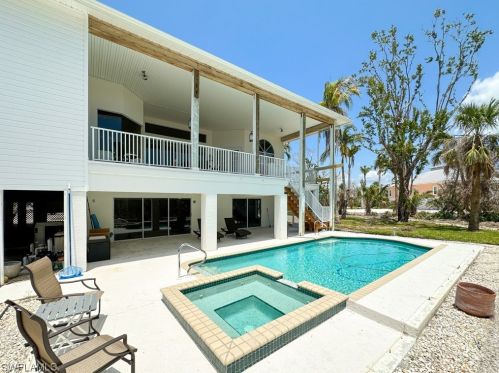 1724 Bunting Ln, Sanibel FL  33957-4226 exterior