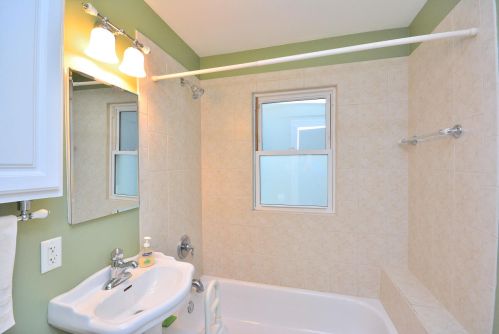 1517 52, Milwaukee WI 53214-5322 exterior